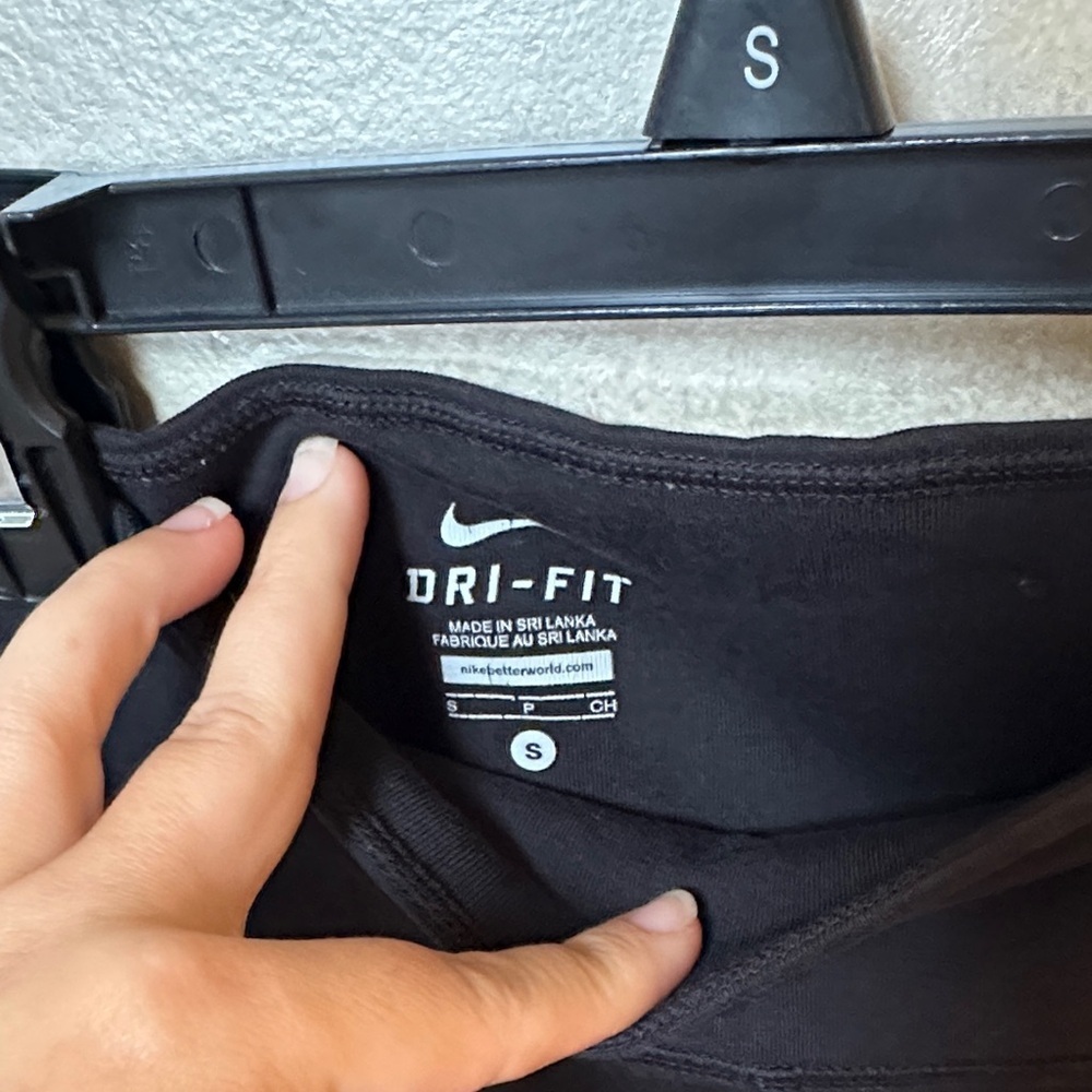 Nike Women's Black High-Waisted Leggings - Picture 2 of 4